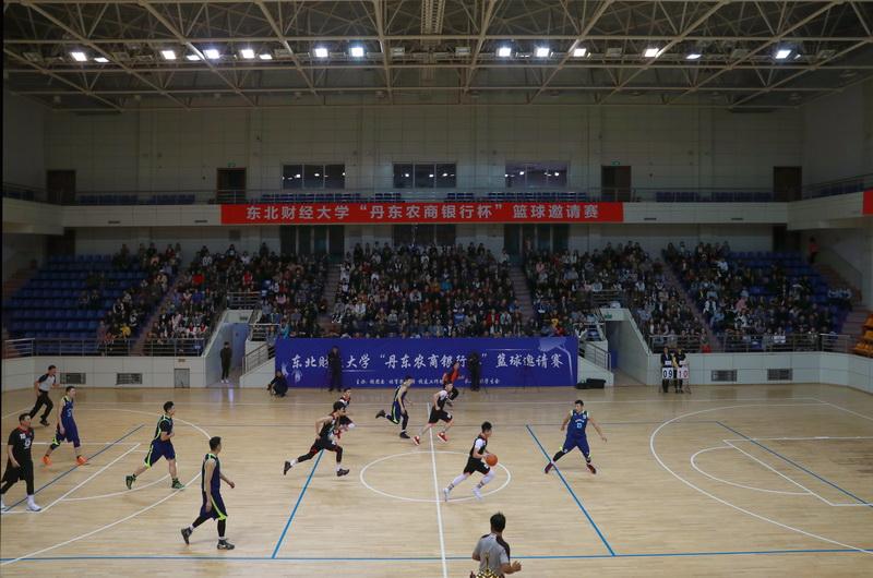 我校知名校友、中国国家男子篮球队红队主教练