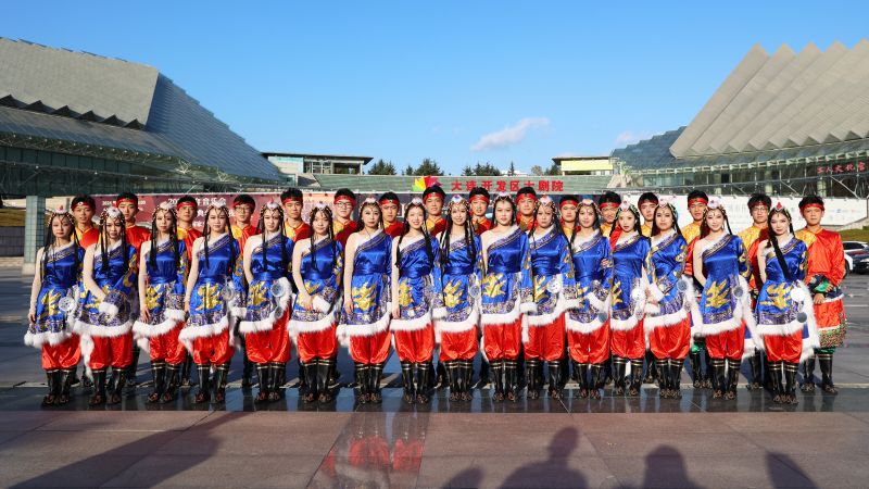 1698804889761895.jpg 3.全体演员合影.jpg